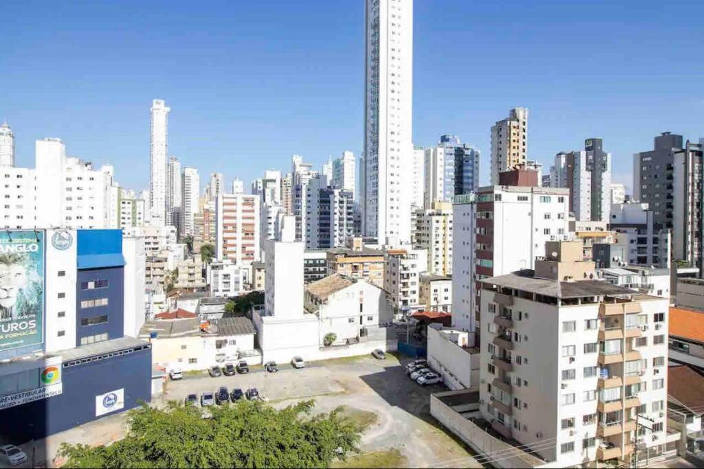 Edificio Central, De 3 Quartos Com Garagem * Balneario Camboriu